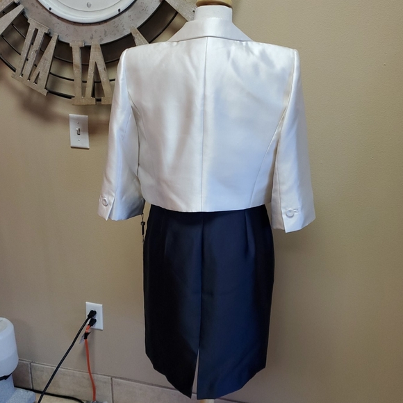 New Tahari 2 Piece Set - Picture 3 of 12